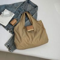 Sac de courses pliable portable en nylon de 7 pouces avec porte-clés, écologique, réutilisable, design ouvert à panneaux, logo personnalisé