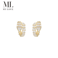 Boucles d'oreilles clous Huggie Mylove personnalisées de luxe en laiton plaqué or 18 carats avec os de serpent et baguette CZ, pour femmes, tige en argent S925, vente en gros