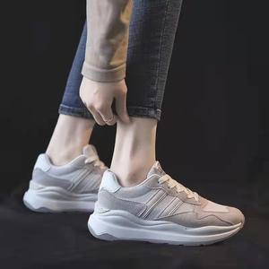 Chaussures de marche décontractées tendance et légères pour femmes, vente en gros, baskets respirantes en maille, nouvelles chaussures de course confortables et épaisses - Product Image 6
