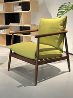 Fauteuil de salon d'hôtel haut de gamme en bois massif, finition peinture ouverte en bois de frêne, siège en tissu respirant, mobilier de chambre de villégiature