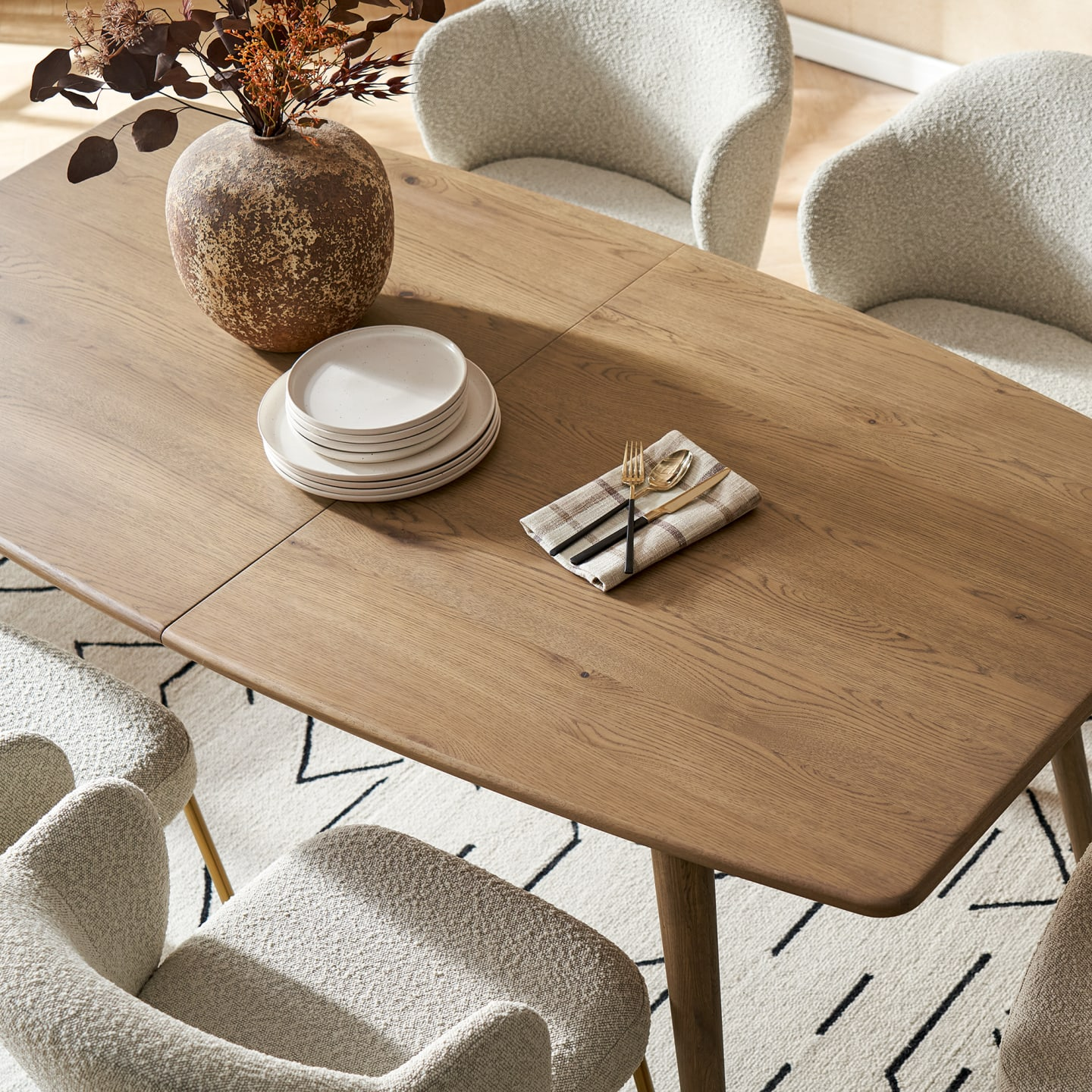 New Arrival Design Wholesale Furniture High End Quality Set Solid Wooden Extend Dining Table for Dinner Event