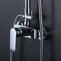 Ensemble de douche mural personnalisable avec mitigeur monocommande et fonction pluie pour salle de bain