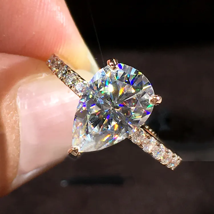 Diskon Besar Mode Perhiasan Wanita Moissanite Pear Cut Lab Berlian Cincin Pernikahan Emas 18K