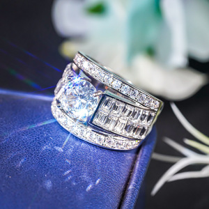 Anello geometrico a strati per donna, elegante gioiello da dito alla moda - Product Image 3