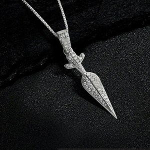 Pendentif en moissanite artisanal avec un éclat brillant, design élégant et minimaliste, parfait pour le bureau ou les événements du soir - Product Image 4