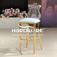 Vente en gros Chaise haute en acrylique à dossier led lumineuse en forme de Guita avec cadre en métal Tabourets de bar de luxe sur mesure avec table
