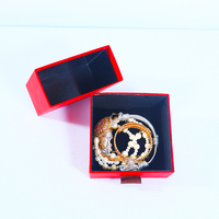 Ensemble de rubans personnalisés de luxe avec estampage à chaud rouge et doré, emballage en papier kraft avec tiroir coulissant, boîte à bijoux en papier bordeaux avec logo
