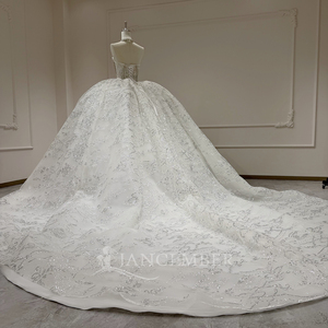Robe de mariée longue et bouffante Jancember XX94 moderne à col bateau ornée de cristaux avec voile - Product Image 4