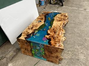 PRIX BAS Table en bois massif à bord vif avec résine époxy, design de bassin à poissons koï 3D, meubles de luxe faits à la main, vente chaude - Product Image 3