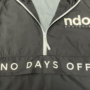 เสื้อฮู้ดกีฬาแบบมีซิป 1/4  ผ้าโพลีเอสเตอร์/คอตตอน  กันลม  เป็นมิตรกับสิ่งแวดล้อม  ลายพิมพ์ตัวอักษร  ออกแบบตามสั่งจากโรงงานเวียดนาม สำหรับฤดูหนาว - Product Image 6