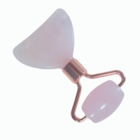 Ensemble de 2 outils de massage pour la beauté et les soins de la peau : Gua Sha en quartz rose en forme de queue de poisson et mini rouleau de massage facial