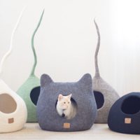 Lit pour chat en feutre de laine en forme de larme à queue spirale unique, fait main, en laine naturelle, style forêt, abri cachette pour animaux de compagnie, amovible et lavable