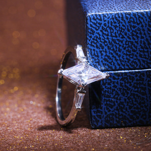 Anello minimalista con pietra marquise per donna, elegante design intarsiato, gioielli alla moda per feste - Product Image 6