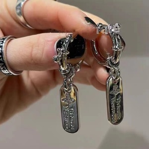 Pendientes de Aro Finos Geométricos Chapados en Oro con Colgante Grande de Letra Saturno, Joyería de Lujo para Mujer, Estilo Emperatriz Occidental - Product Image 1