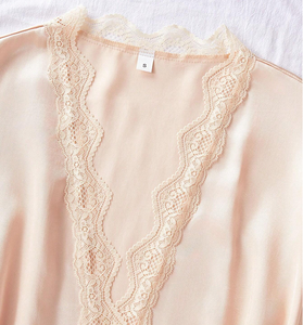 <span class=keywords><strong>ชุด</strong></span><span class=keywords><strong>นอน</strong></span>สตรีแบบเย็บปะติด<span class=keywords><strong>ลูกไม้</strong></span>4ชิ้น<span class=keywords><strong>ชุด</strong></span><span class=keywords><strong>นอน</strong></span>ผ้าซาตินสำหรับ<span class=keywords><strong>ผู้หญิง</strong></span>เซ็ต<span class=keywords><strong>ชุด</strong></span><span class=keywords><strong>นอน</strong></span>ผ้าไหมสายเดี่ยวกางเกงขายาวชุดเสื้อคลุมชุดนอนสุดหรู - Product Image 4