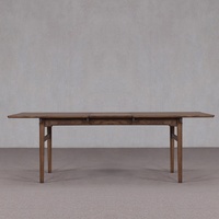 Table à manger extensible vintage en chêne massif, avec pieds droits et fins, longue et rectangulaire, pour la décoration d'un restaurant de style farmhouse