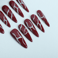 Uñas artificiales hechas a mano con base de color rojo sólido y líneas plateadas pintadas a mano, uñas reutilizables de alta calidad.
