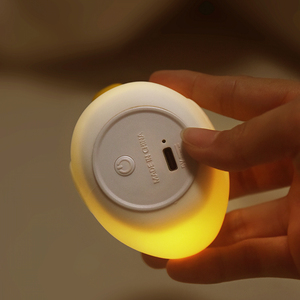 Tùy chỉnh phim hoạt hình mini rùa dẫn đêm đèn sạc ấm trắng mềm thoải mái bàn đèn cho trẻ em Vịt hình dạng - Product Image 3