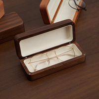 Étui de rangement pour lunettes en bois massif, porte-lunettes en noyer avec doublure douce, organisateur de voyage rigide portable pour lunettes de soleil et lunettes de vue
