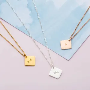 Kalung label berlian Monogram berlapis emas liontin huruf inisial kecil sederhana cantik pribadi dari baja tahan karat