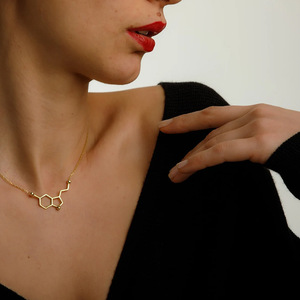 สร้อยคอจี้โลหะผสมชุบสังกะสี รูปโมเลกุลเซโรโทนิน อะซีทิลโคลีน ของขวัญวันครบรอบแทนใจ แสดงความรัก ความทรงจำ ความสุข สำหรับทุกเพศทุกวัย - Product Image 4