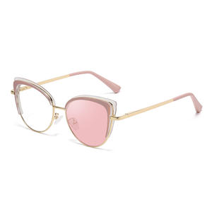 Lunettes de soleil photochromiques anti-lumière bleue pour femmes, monture TR90, verres PC, protection UV400, style œil de chat 95017 - Product Image 3