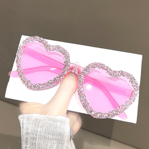 2025 nuovo prezzo di fabbrica alla moda occhiali da sole a forma di cuore in rosso Beige arancione colori caramella cornice PC per matrimoni di festa - Product Image 6