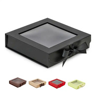 Boîte cadeau carrée de luxe personnalisée avec fenêtre en PVC, carton rigide noir, couvercle transparent à rabat, fermeture magnétique, gaufrage