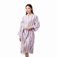Peignoir personnalisé avec logo, col kimono, en polaire, violet clair, confortable, super doux, pour un usage quotidien et les voyages, taille unique