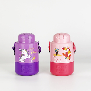 Agua de plástico con pajita y cuerda <span class=keywords><strong>2023</strong></span> nuevo producto 1000ml niños lindas botellas de agua OPP Camp regalos listos sostenibles - Product Image 1