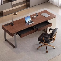 Bureau d'étude minimaliste italien, bureau à domicile, style moderne de luxe, couleur ébène, bois massif haut de gamme, ordinateur