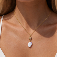 Collier en Acier Inoxydable avec Pendentif Cœur Creux en Acier Titane, Coquillage Naturel Bohème, Perle Baroque et Zircon Ovale – Idéal pour les Vacances