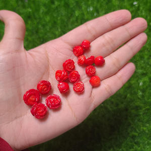 Cb8104 आधा सूखा प्राकृतिक लाल गुलाबी नक्काशीदार लाल रंग के मोती, कोरल फूलों की बीड - Product Image 2