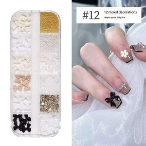 Boîte de 12 compartiments pour décorations d'ongles : Perles, rivets métalliques, breloques en forme de pétales, accessoires de manucure variés - Product Image 5