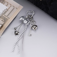 EDGE Porte-clés miroir cœur personnalisé en métal argenté, accessoire de sac à main avec perle, breloque de sac tendance pour femme