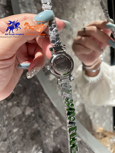 Conjunto de Pulseras de Lujo Marca H para Mujer, Elegante Accesorio de Cristal con Pedrería, Reloj de Cuarzo Moderno, Estilo Ejecutivo - Product Image 6