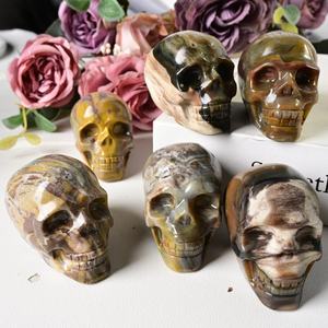 Cráneos de Madera Petrificada Pulidos al Estilo Bohemio al por Mayor para Decoración del Hogar Única y Regalos Navideños - Product Image 1