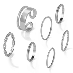 Europa y Estados Unidos 7 piezas Simple Ins Wind Metal Joint Ring Set Traje de combinación de anillo de aleación chapado en oro de moda - Product Image 1