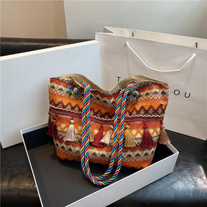 2026 bolsos calientes Niche moda bolso de mano tejido étnico viento flecos gran capacidad al por mayor bolso de hombro para mujer - Product Image 5