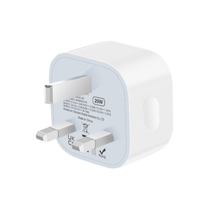 Le chargeur transfrontalier populaire PD 20W est compatible avec les chargeurs Samsung et Apple 15, offrant une puissance de 20W et un double port USB-C standard britannique. - Product Image 4