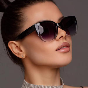 High Quality Light Weight Rectangle Ins <b>Big</b> Frame Gradient Personalized Private Label Unique Sunglasses PC Frame UV400 Lenses - Product Image 3