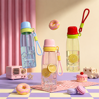 Bouteille d'eau réutilisable de 750 ml, sans BPA, sans danger pour les aliments, anti-fuite, avec bouchon à boire directement, compatible lave-vaisselle, pour les voyages et les activités de plein air