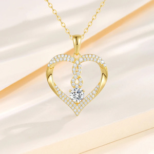 Collar con colgante de corazón de plata de ley 925 elegante de lujo minimalista diseño único regalo de San Valentín 2025 para ella - Product Image 1