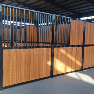 Porte d'écurie intérieure en bois dur avec panneau de remplissage en bambou, cadre métallique noir thermolaqué pour écuries équestres - Product Image 2