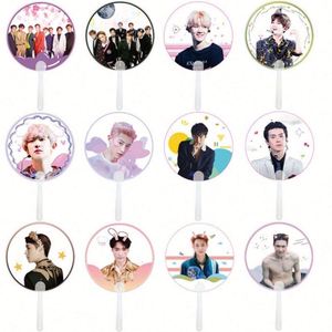 Éventail pliant en PVC personnalisable en gros, cadeau d'entreprise sur le thème des étoiles pour les fans d'idoles Kpop et de personnages d'anime - Product Image 1