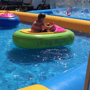 เรือกันชนเป่าลมสำหรับสระว่ายน้ำ เรือกันชนพลาสติกไฟฟ้าแบบพกพาสำหรับเด็ก พร้อมแบตเตอรี่ ขายตรง มีมอเตอร์ - Product Image 1