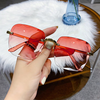 Nouvelle Arrivée 2023 Lunettes de Soleil sans Monture Luxe Tendance Vente en Gros Lunettes de Soleil Femme Mode Haute Qualité