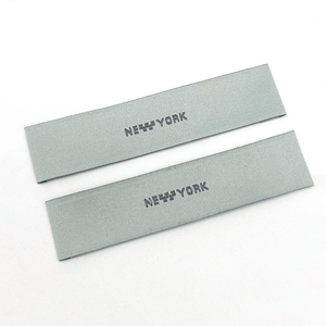 Etiqueta tejida de costura de cuello de Damasco de alta densidad con logotipo de marca privada de tela de pliegue final de lujo personalizada para ropa - Product Image 3