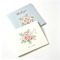 Tarjetas de Felicitación Plegables con Opción de Personalización Un método de decoración de bajo costo consiste en pegar números con etiquetas de cristal dorado.