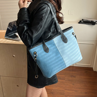 Sac fourre-tout en jean patchwork style coréen, nouvelle collection printemps 2026, sac à bandoulière minimaliste et tendance pour femme, idéal pour le bureau et l'usage quotidien.